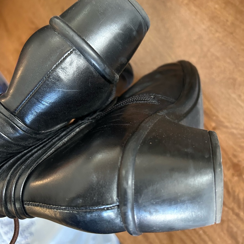 Clarks Black Ankle Heeld Booties Leather Size 8.5 Women’s - Picture 4 of 6